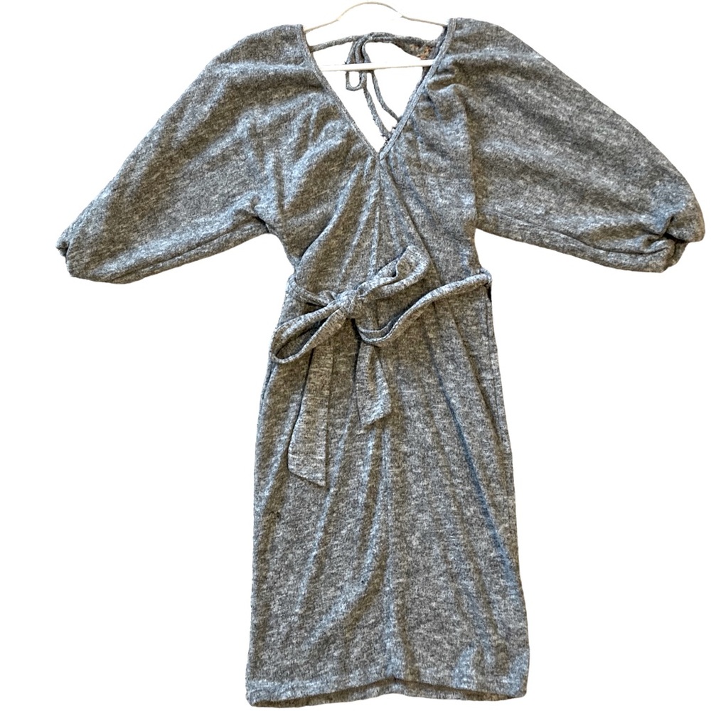 Peach Puff Gray Knit Dress With Belt. Warm But Lightweight. Size Small.